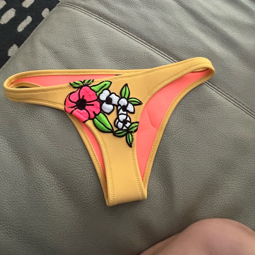 Yellow Triangl Bikini - Picture 3 of 15